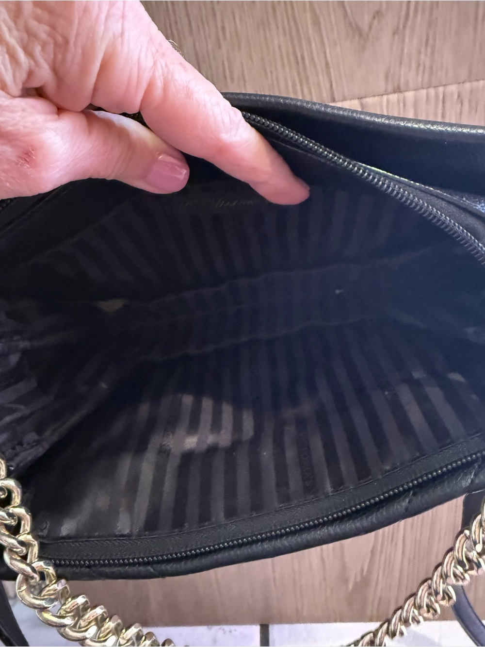 Victoria’s Secret Black Quilted Chevron Studded Chain Shoulder Crossbody Bag - Picture 5 of 6